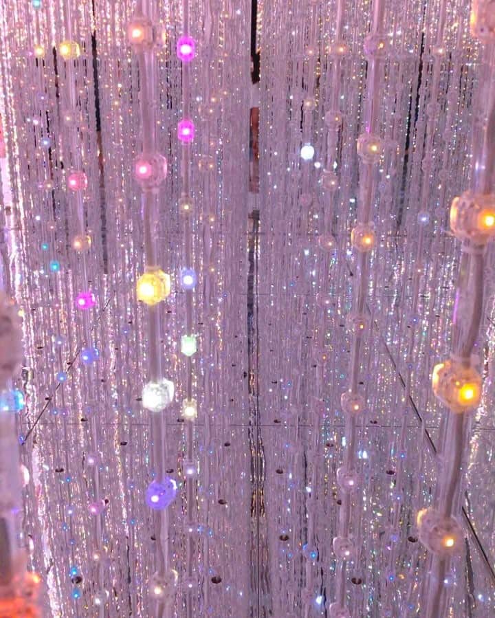 YOKOのインスタグラム：「DMM.planets💎 . ちょーキラキラしてて素敵な空間だった♡ . 自分がこんなにキラキラにときめくタイプだとは思ってなかった(笑)  #dmmplanets#dmmプラネッツ#odaiba#お台場夢大陸#お台場#instagood#instalike#like4like」