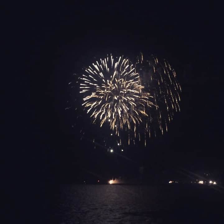 西山由のインスタグラム：「Feu d'artifice, Le 31 août.」