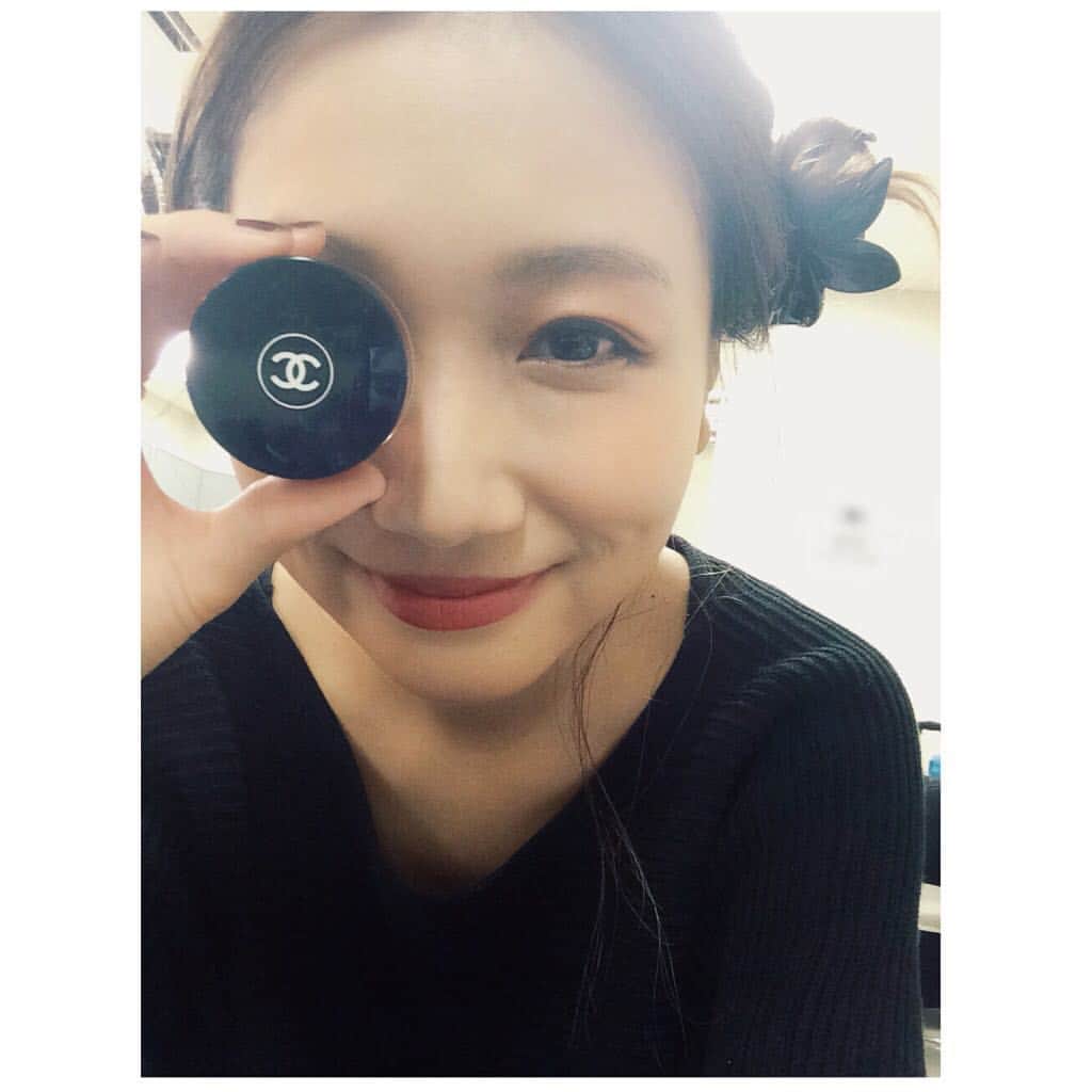 大塚愛さんのインスタグラム写真 - (大塚愛Instagram)「ラブボン名古屋。 今日は自分でメイク。 やっと手に入れたシャネルの ルージュブリュレを使おう♪  AIO　#chanel  #cosme  #eyeshadow #makeup」9月30日 15時40分 - aiotsuka_official