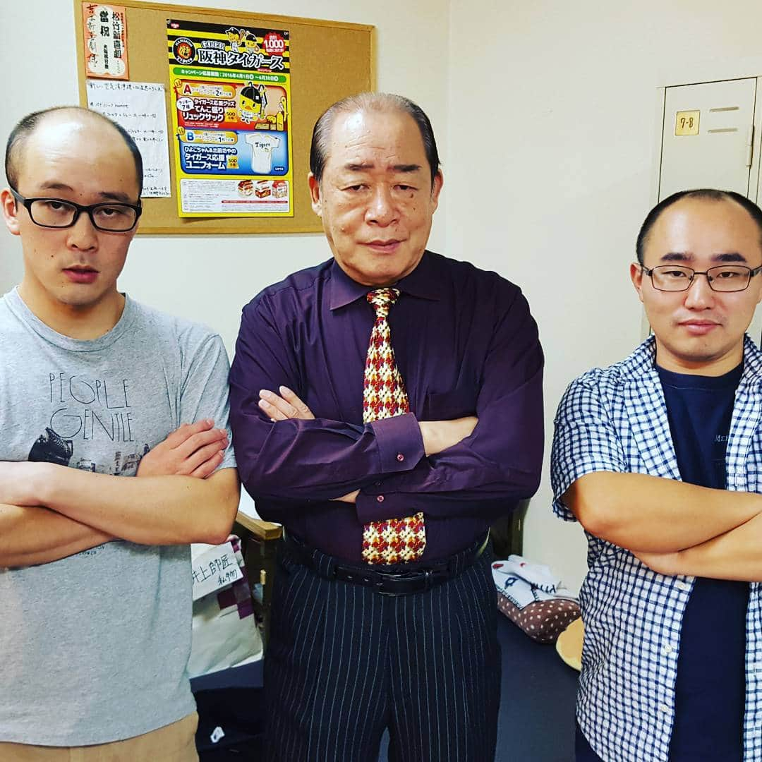 太田芳伸さんのインスタグラム写真 - (太田芳伸Instagram)「楽屋で集まりました。  後、四人集めて神龍呼びます。 #吉本新喜劇 #新喜劇 #三人集まるのレア #島田一の介師匠 #もりすけ #玉置洋行 #撮影 #太田芳伸 #神龍呼んだら #願い事何にしよ？」9月30日 19時10分 - yoshinobuota