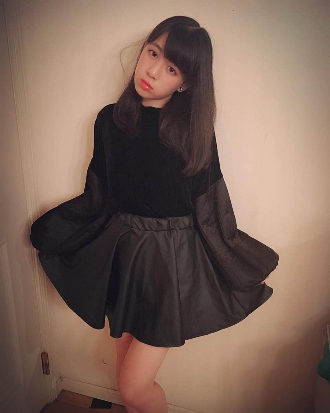 東理紗さんのインスタグラム写真 - (東理紗Instagram)「袖のクタッと感すき🐼」9月27日 1時26分 - lisa281_sing