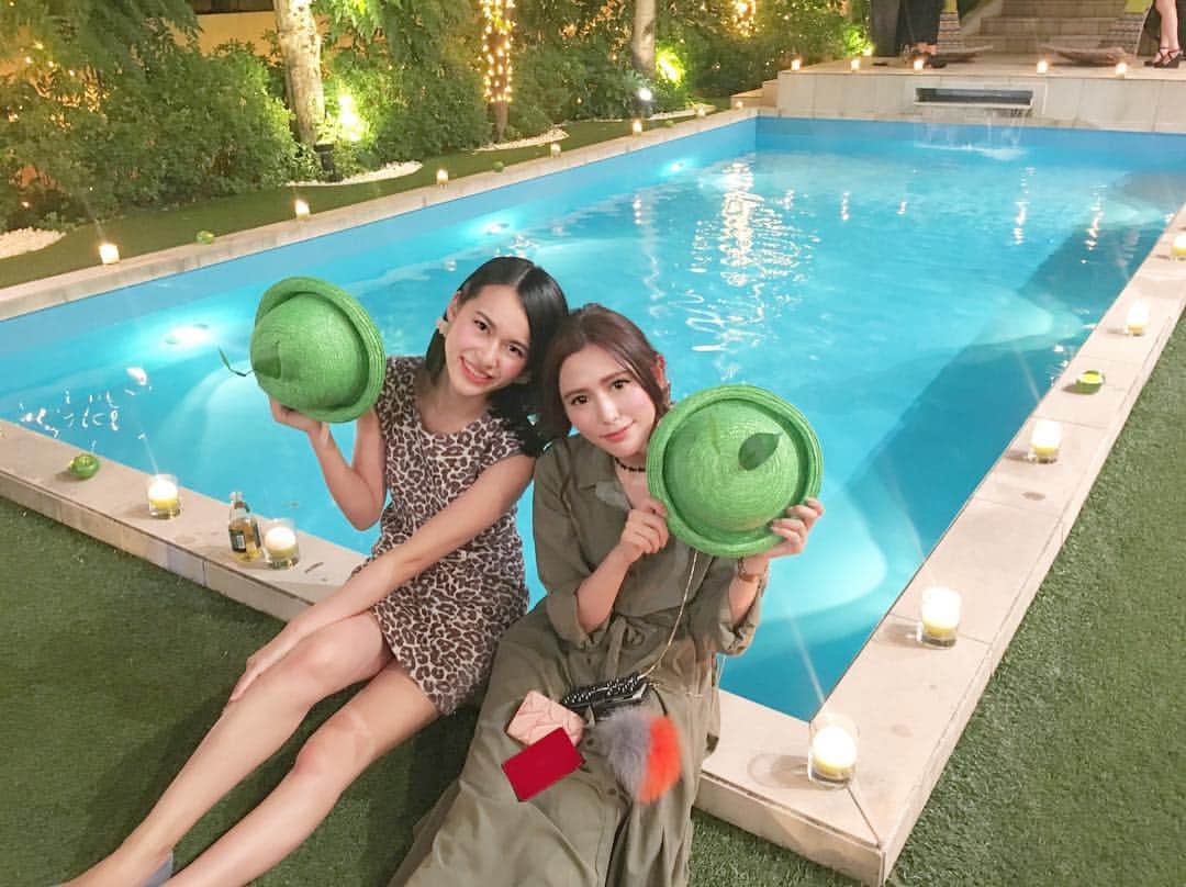 七尾エレナのインスタグラム：「今日もありぴと♡ KIRINの #ハードシードル 飲んで プールサイドでほろ酔い🍏🍸 最近ほんとーにお酒弱くて一杯だけで出来上がる🙈 ＊ #KIRIN #レセプションパーティー #ハードシードル #オトナのリンゴ #PR」