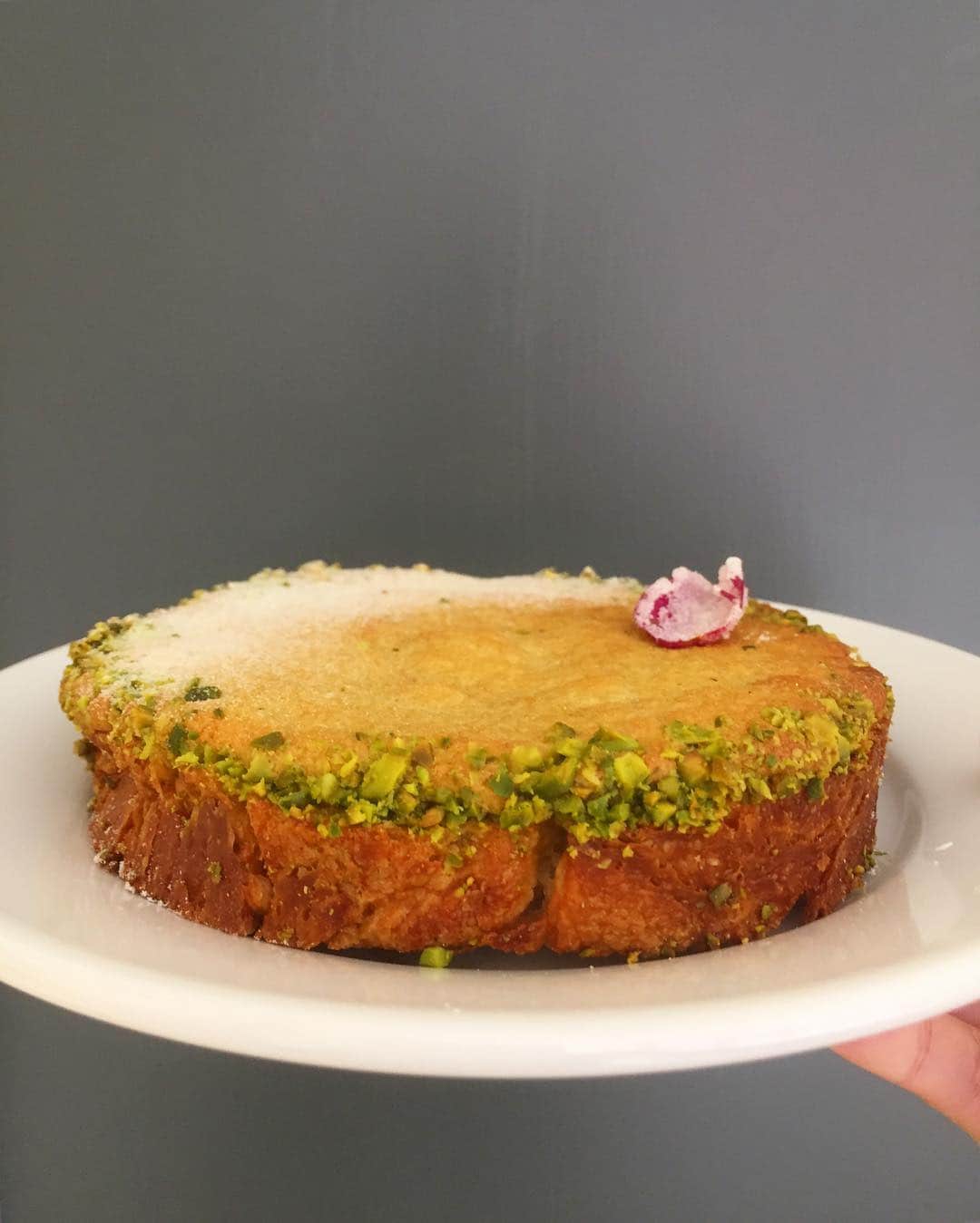 DOMINIQUE ANSEL BAKERYさんのインスタグラム写真 - (DOMINIQUE ANSEL BAKERYInstagram)「Pistachio and Rose #Bostock @dominiqueansellondon. T-4 days until opening day on Sep 30th.」9月26日 20時16分 - dominiqueansel