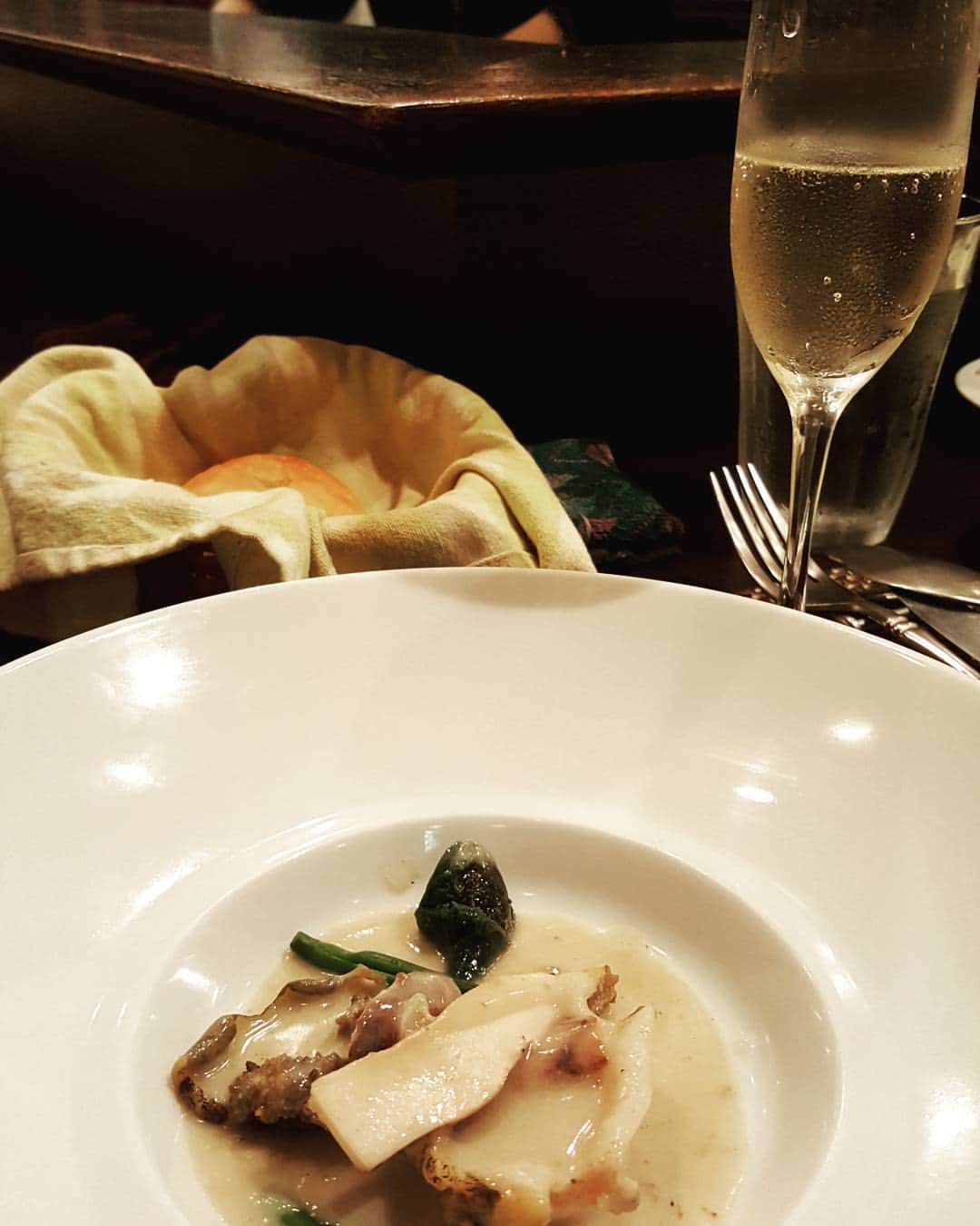 宮内知美さんのインスタグラム写真 宮内知美instagram 和食が美味しい季節は 日本酒 でおしゃべり おもてなししてくれた 家族の温かさに 感謝 つきだし 中華粥 びっくり つきだしに米 衝撃 和食 松茸 秋 食欲の秋 食べるの大好き 常陸野ネストビール