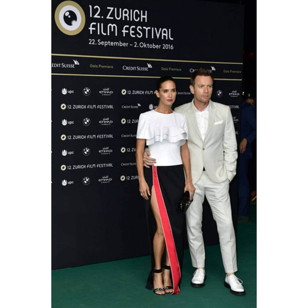 ジェニファー・コネリーさんのインスタグラム写真 - (ジェニファー・コネリーInstagram)「@mcgregor_ewan and Jennifer Connelly attend the 'American Pastoral' Premiere during the 12th Zurich Film Festival on September 26, 2016 in Zurich, Switzerland. The Zurich Film Festival 2016 will take place from September 22 until October 2. #jenniferconnelly @mcgregor_ewan @americanpastoral」9月27日 12時37分 - jenniferconnelly_