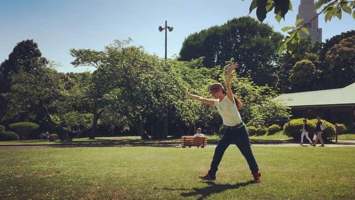 一木千洋のインスタグラム：「これはたしか5月くらい！ #側転 #できた！」