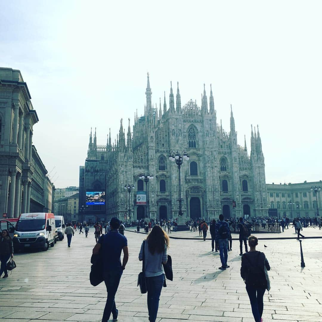 アンドレア・ファッブリのインスタグラム：「Mornin' #Milano #duomo #centre #city」