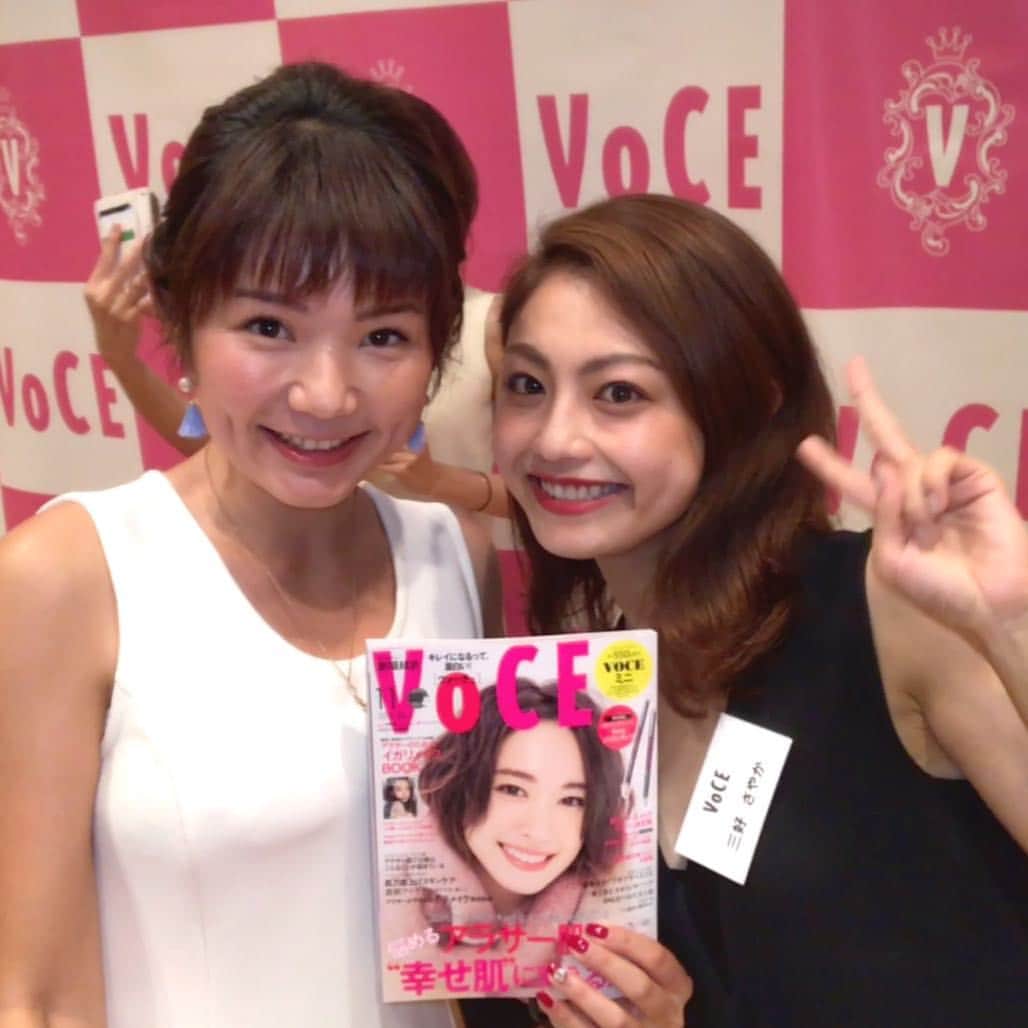 Ayanoのインスタグラム：「ウェブ版「VOCE」の美人編集長・三好さやかさん💕 眩しいくらいの美のオーラをまとっていて、綺麗な人の周りには綺麗な人が集まるんだなぁ〜と納得しました😍 とっても濃密なイベントにお招きいただき、ありがとうございました🙇  #VoceMagazine #VOCEST #VOCEST美会」
