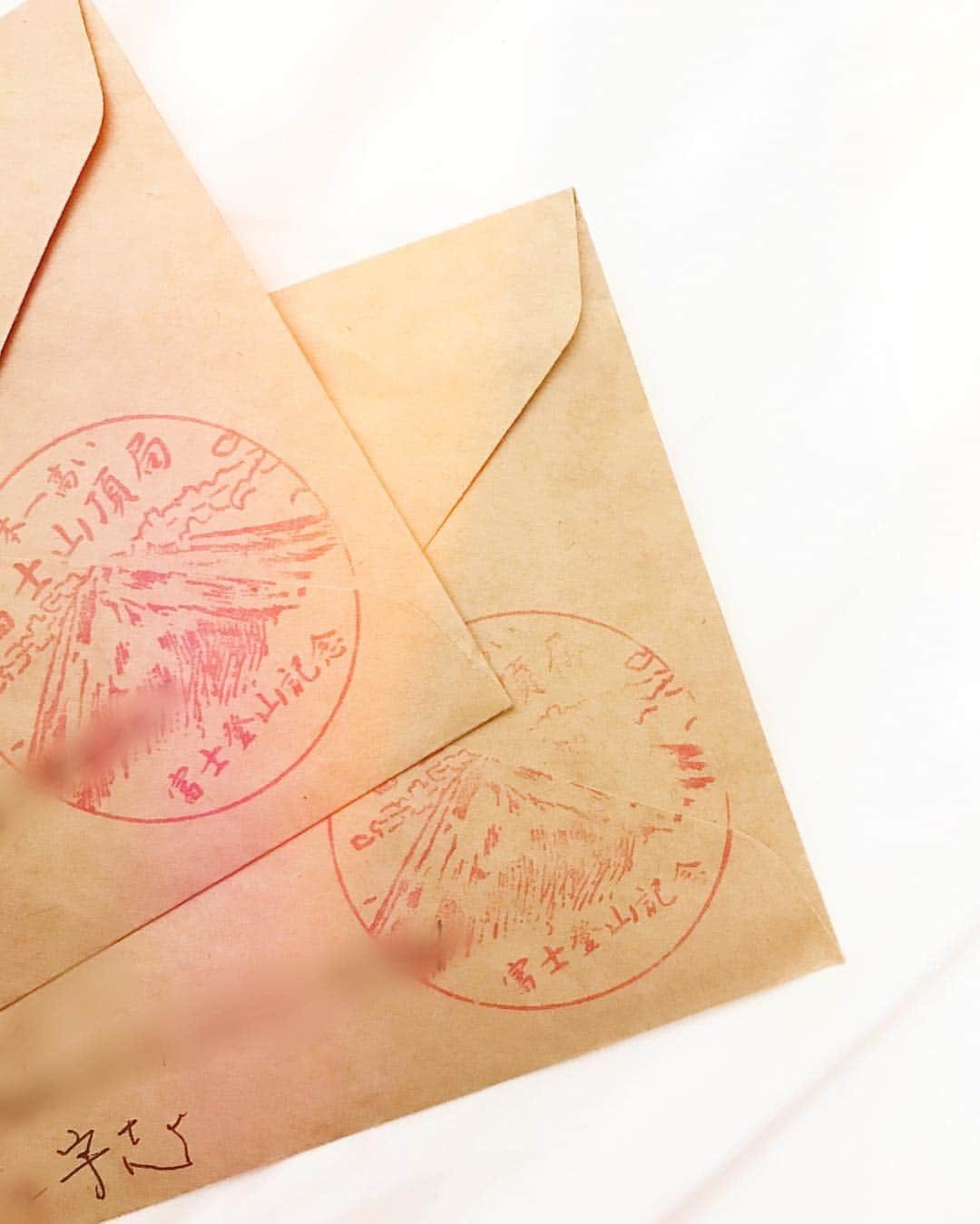 松本恵奈さんのインスタグラム写真 - (松本恵奈Instagram)「出産を終えるといつも富士山から、私とbaby宛にお手紙が届きます📮入院中にbabyと読んだよ。ありがとう、たかし👨🏻💕 #我が家の恒例 #富士山からのお手紙 #手紙っていいよね」9月28日 9時22分 - ena1123