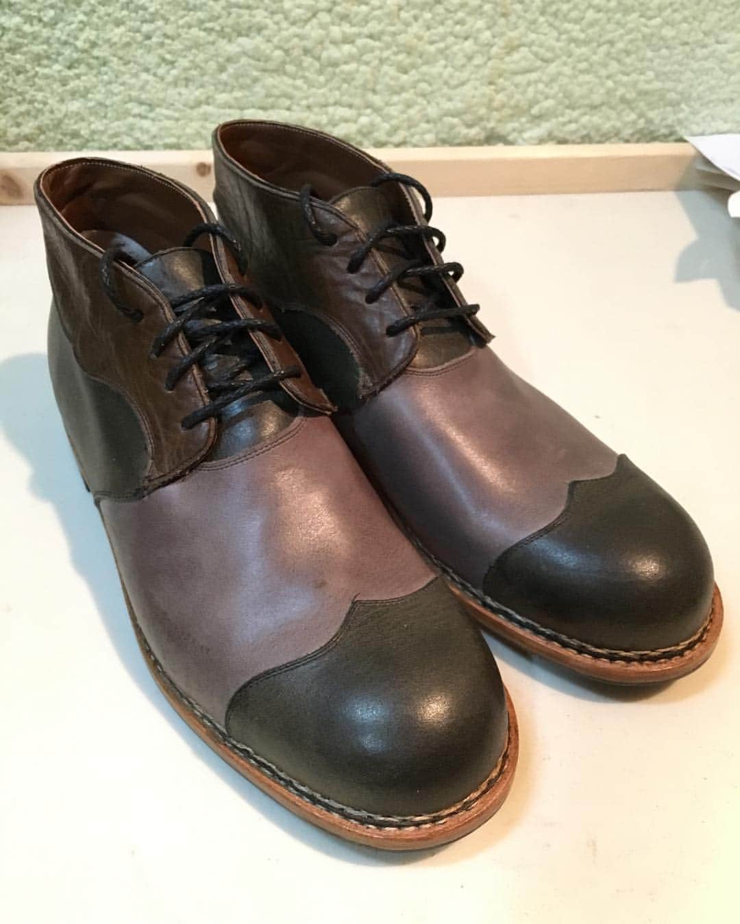 花田優一さんのインスタグラム写真 - (花田優一Instagram)「今日から本職の写真あげます。 このお客様はお花屋さんです。 革靴があまり得意ではないという方でしたので スニーカーの様な革靴にしました。  #shoes #craftsman #florist #leather #yuichihanada #Angelo pico」9月28日 17時38分 - yuichihanada_official