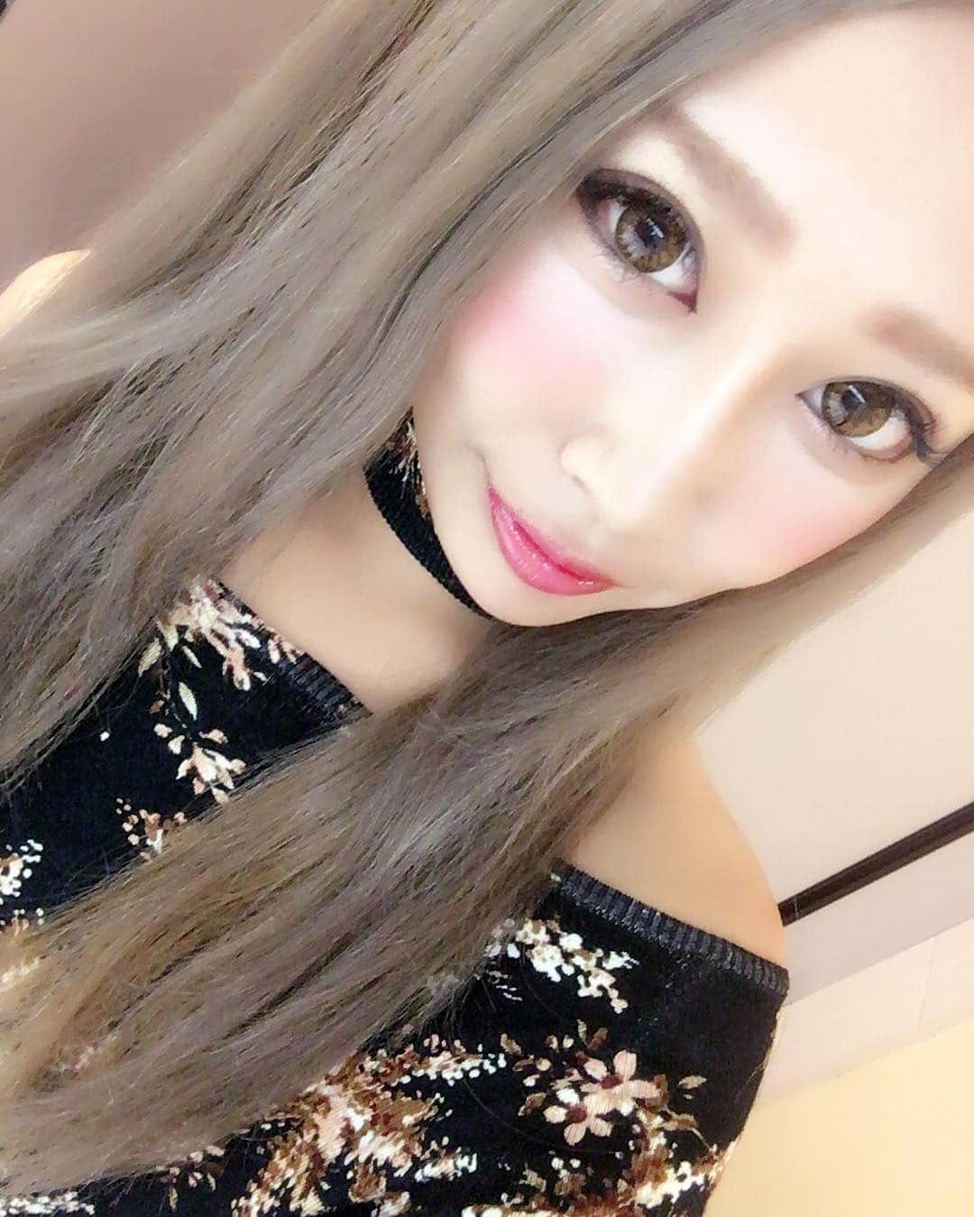若月雅さんのインスタグラム写真 - (若月雅Instagram)「髪色、またシルバーいれた〜♡」9月28日 20時34分 - miyabi.w_0911