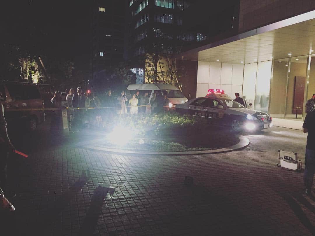 コック警部の晩餐会のインスタグラム：「昨晩の様子。現場検証中です  #TBS #コック警部 #ドローンも飛ぶよドローン」
