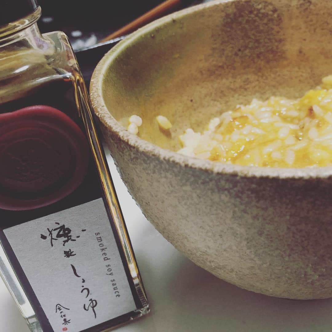 高橋麻美さんのインスタグラム写真 - (高橋麻美Instagram)「#土鍋ご飯 と #燻製醤油 美味しすぎか😍😍」9月29日 20時57分 - charmy421