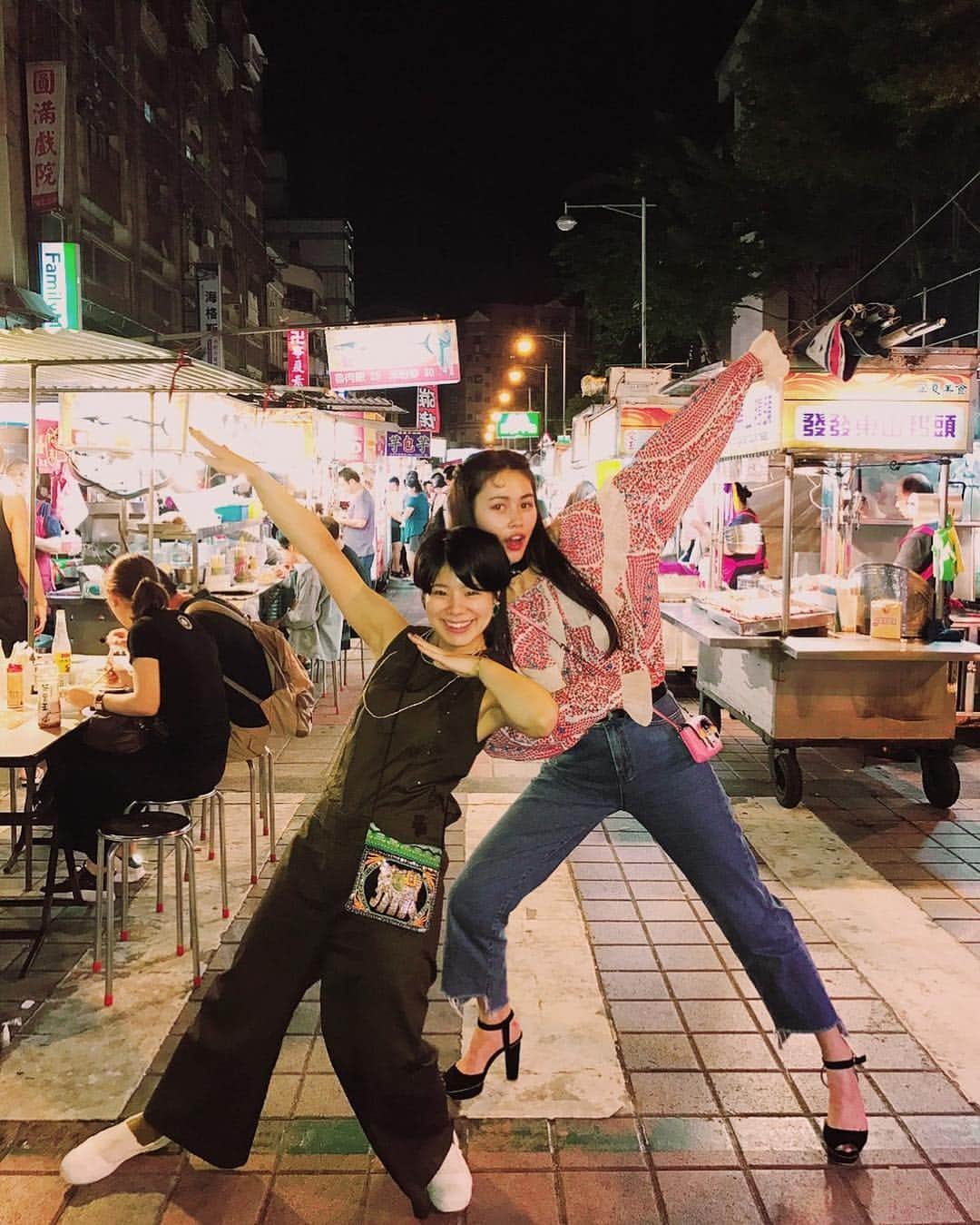 田中シェンさんのインスタグラム写真 - (田中シェンInstagram)「❤️ Having such a fun night ❤️ At taiwaaaan💯💯💯💯 #taiwan#台湾#🌷🌷🌷#ビーフン食べた😁👍🏻💯#米粉#やすうま #300円で大皿#💋💋💋#👯👯」9月30日 1時09分 - shen_tanaka