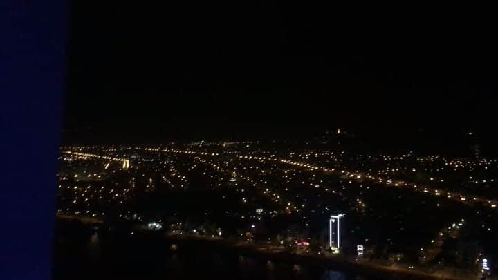 跡部みぅのインスタグラム：「ダナンの夜景すごい綺麗だった！バーのアッパー感やべーww」