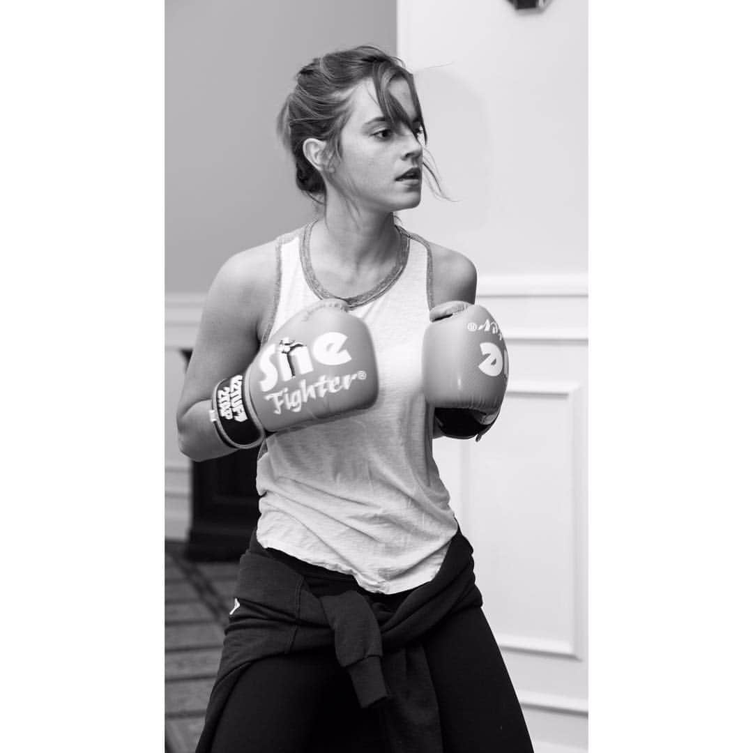 エマ・ワトソンのインスタグラム：「Ready for anything after @SheFighter training with Lina Khalifeh. She opened the first self defence studio for women in the Middle East. I’ll be chatting with her and 8 other activists about challenging gender stereotypes at @OneYoungWorld Ottawa later today.」