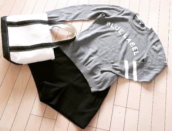 mbokのインスタグラム：「BURBERRY☆ショートパンツ  http://www.mbok.jp/item/item_471264942.html  #burberry  #burberrybluelabel  #ショートパンツ #バーバリー #バーバリーブルーレーベル #お洒落さんと繋がりたい  #おしゃれさんと繋がりたい  #トートバッグ  #大人女子  #大人女子コーデ  #今日のコーデ  #今日の服 #置き画 #置き画くら部  #置き画倶楽部  #古着 #used #ootd #outfit #coordinate #モバオク #オークション」