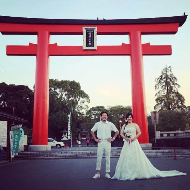 1000％WEDDING!さんのインスタグラム写真 - (1000％WEDDING!Instagram)「店長blog♪ 二人の大切な場所  http://ameblo.jp/keikomiura1000wedding/entry-12197474630.html  #トラッシュザドレス#ドレスセール#ドレス選び#結婚準備#Aライン#マーメードライン#ロングヴェール#アウトレットドレス#総レースドレス」9月6日 22時39分 - 1000wedding_jp