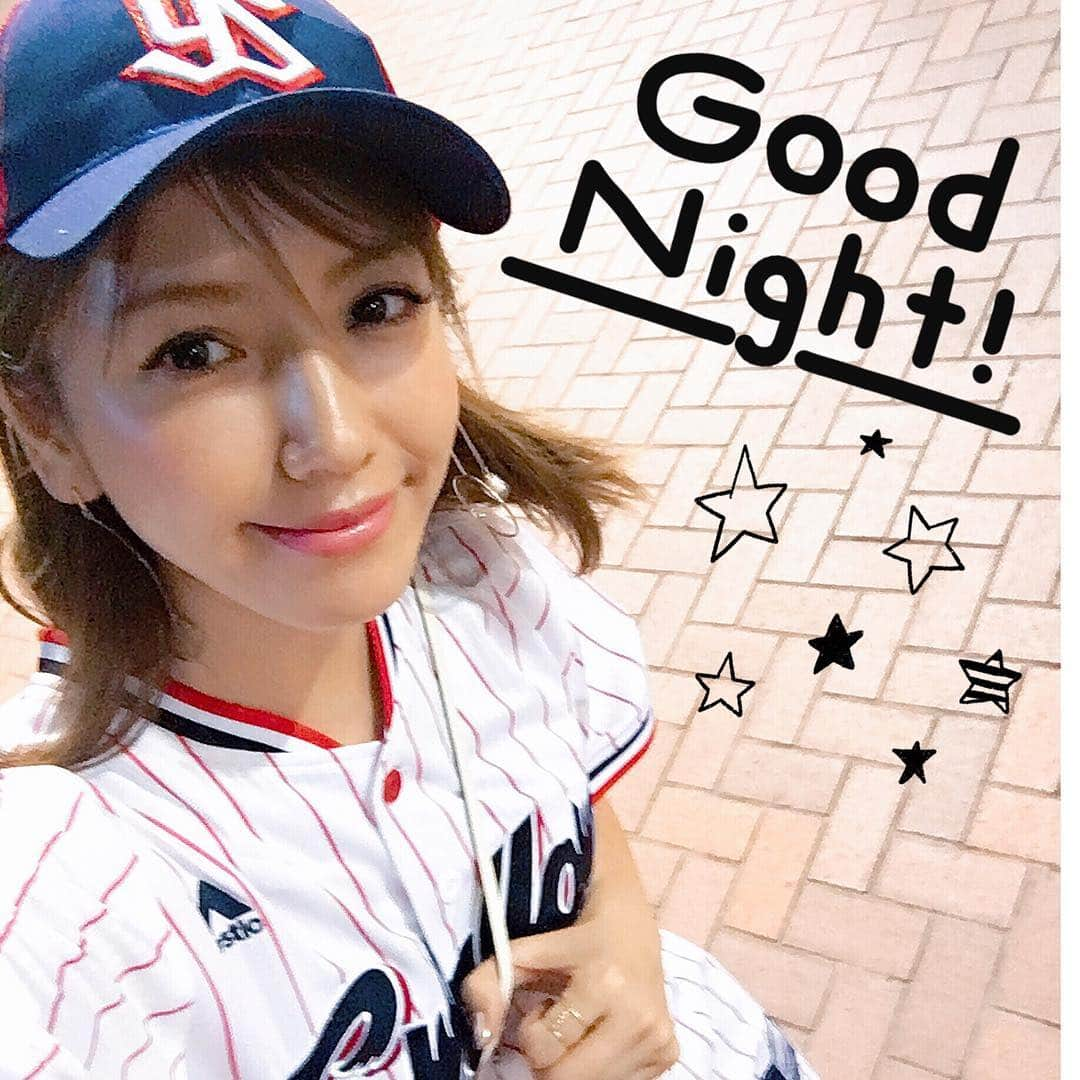 美香さんのインスタグラム写真 - (美香Instagram)「goodNight🌛🌟 #東京ヤクルトスワーズ  #チアガール #真似して踊ってみたら #ママやめて可愛くないしby息子 #大至急やめます😱 #ツンデレボーイ  #嫌いじゃないよ #むしろ好きです🐷 #夏休み #最後の思い出 #眉毛書き足したよ💕笑」9月6日 23時18分 - mikaofficial99