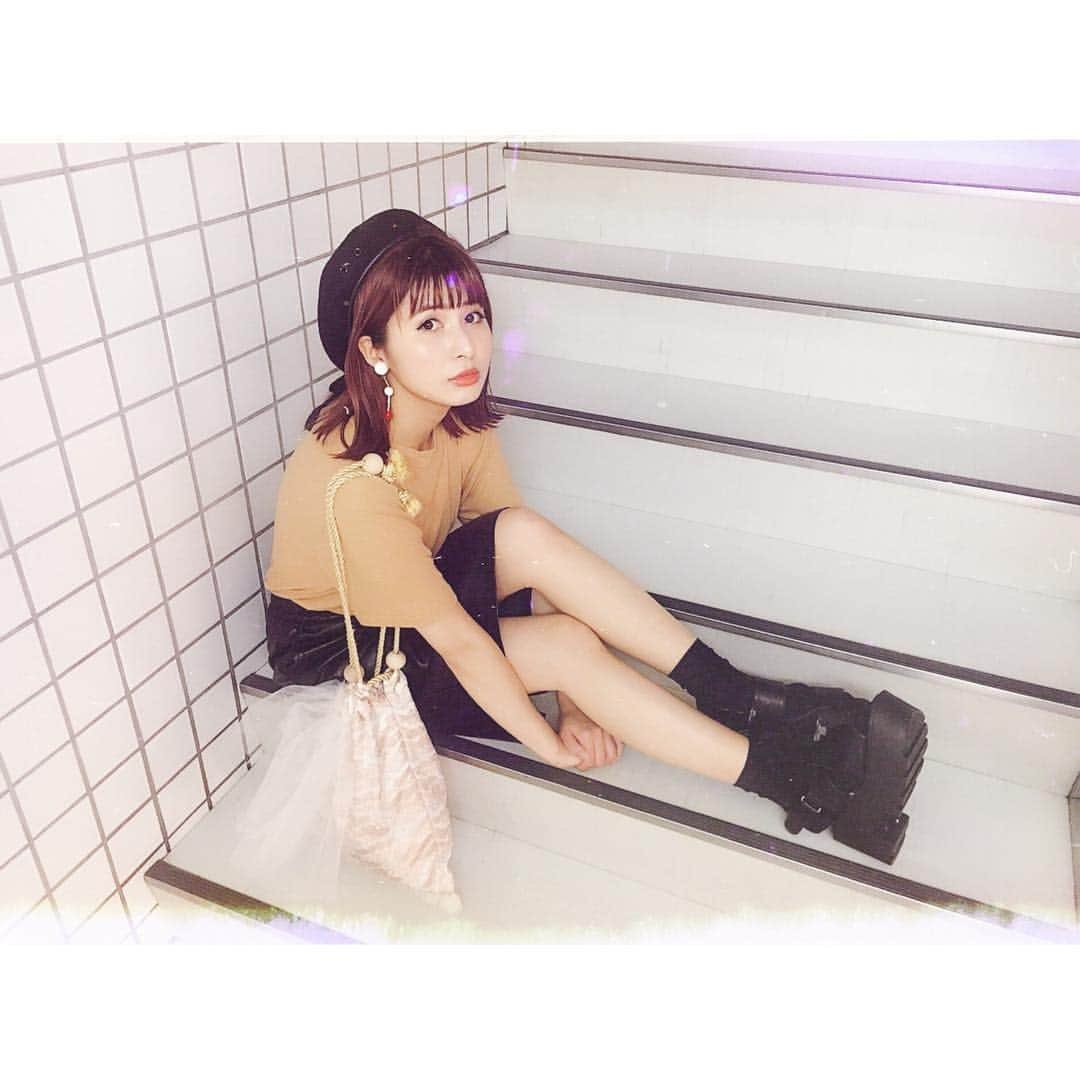 稲森寿世さんのインスタグラム写真 - (稲森寿世Instagram)「#hiestagram #ぴよしふく #ootd * #デザフェス で購入した#niccori さんの 和柄巾着バッグ使いたくて バッグ中心に考えた私服🐰🍥 * レザーのスカート裏地が若干の起毛で 今着るにはちょっぴりまだ暑いけど 我慢して履いちゃう😎 #おしゃれは我慢 って言いますしおすし🍣 * サンダルめっちゃ夏物だけど 靴下インして秋仕様風。きもちの問題🤔🌟 * * #稲森寿世 #ひぃまにあ #me #outfit #fashion #coordinate  #instagood #love #happy #followme#pleasefollow #pleaselike #ファッション #コーディネート #私服 #autumn #秋物 #ハンドメイド #handmade」9月7日 8時56分 - hisayo_inamori