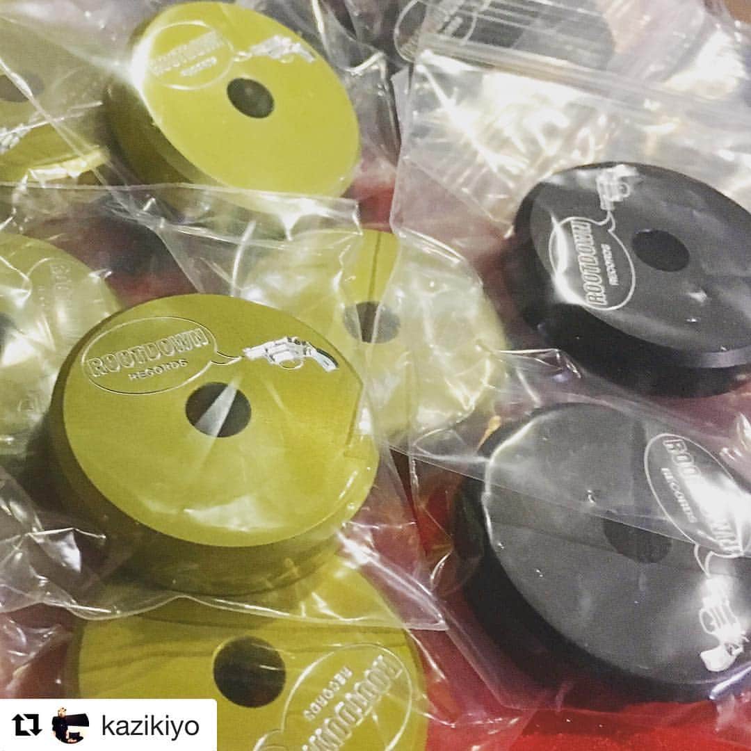 UNION PRODUCTSのインスタグラム：「☆Special Order☆ #Repost @kazikiyo with @repostapp ・・・ Root Down Records x Union Products 7inch Adapter 新色と共に再入荷デス☝🏼️☝🏼☝🏼黒とシャンパンゴールドの2色をアップしましたー🔊#rootdownrecords #unionproducts#45#45friday #records#newarrivals #union_products」