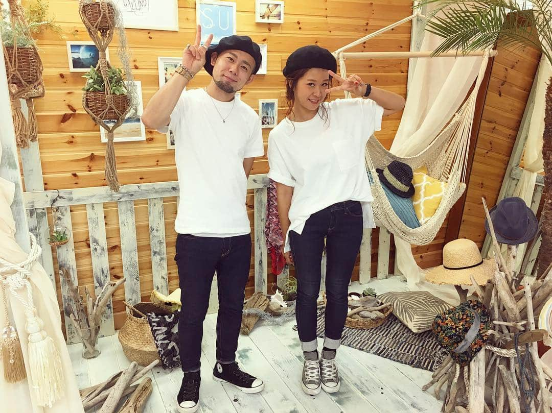 グレースのインスタグラム：「偶然のっ😳 お揃いコーデです👫  #ベレー帽 #白tシャツ  #コンバース  #gracehats  #gracehatstokyo  #グレース #帽子屋 #展示会中」