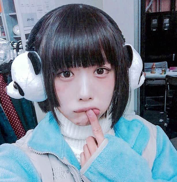 あのちゃんさんのインスタグラム写真 あのちゃんinstagram よくこの写真の自撮りかわいいって言われたりするのですが この日ライブの前の撮影で メイクさんにお任せした日だったので ガッツリメイクでアイラインもバッチリされたし超タレ目メイクテープアイ
