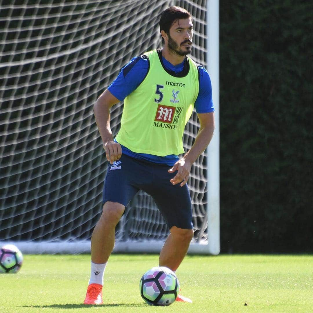 ジェームズ・トムキンスさんのインスタグラム写真 - (ジェームズ・トムキンスInstagram)「#training ⚽️ @official_cpfc #cpfc #5」9月9日 20時43分 - tomkinsofficial