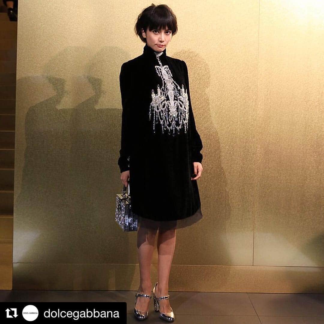 柴咲コウさんのインスタグラム写真 - (柴咲コウInstagram)「#Repost @dolcegabbana with @repostapp ・・・ Ko Shibasaki wears a dramatic chandelier embroidered look at the Aoyama boutique in Tokyo. #DGLovesAoyama #DGLovesJapan #koshibasaki」9月10日 9時24分 - ko_shibasaki