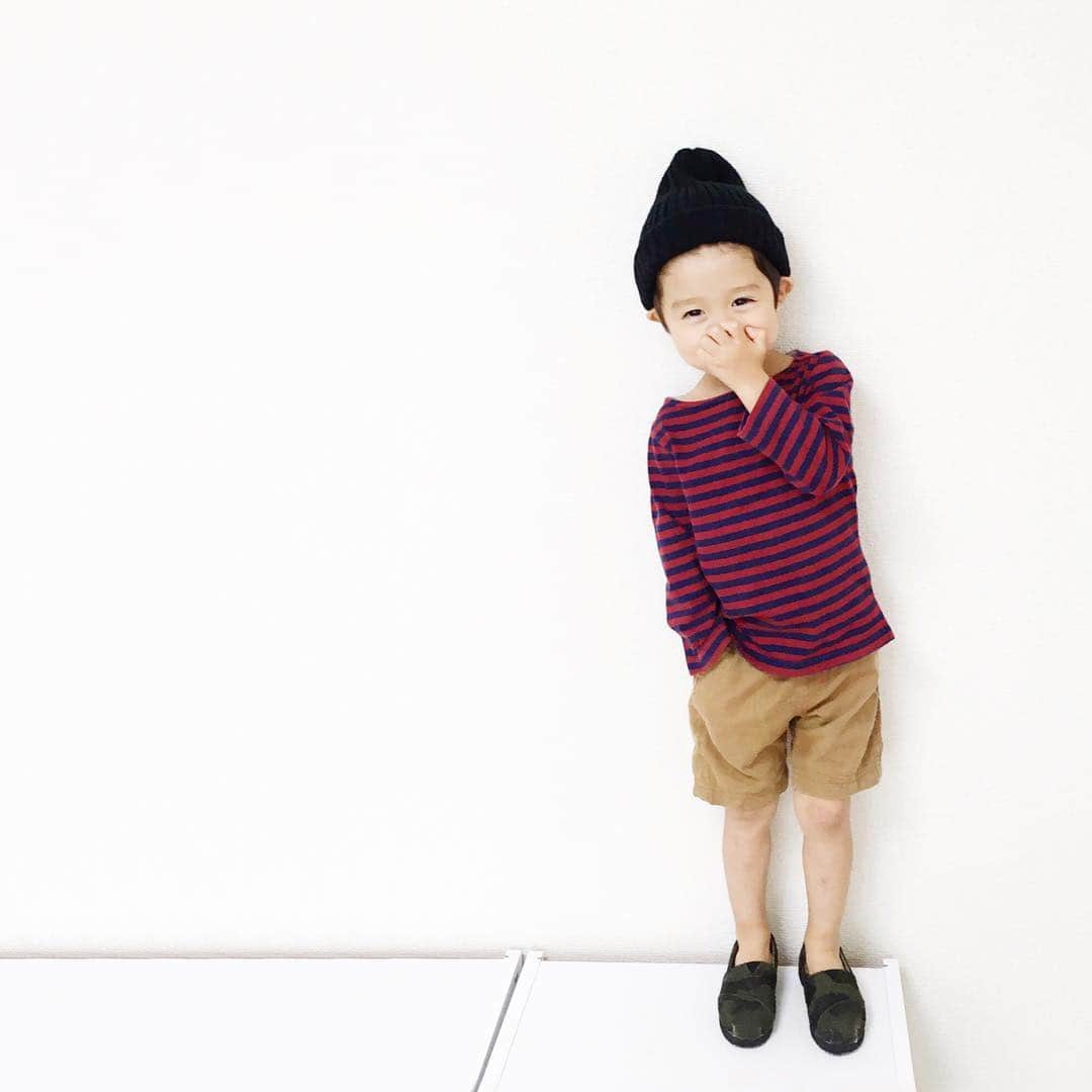 シオリのインスタグラム：「. . 今日は久しぶりに UNIQLO行きました！ . 五分袖リブＴゲット✊♡ . △ . #ニット帽 #toms風 ともに #しまむら #ボーダーT #globalwork #グローバルワーク パンツ #junkstore .」