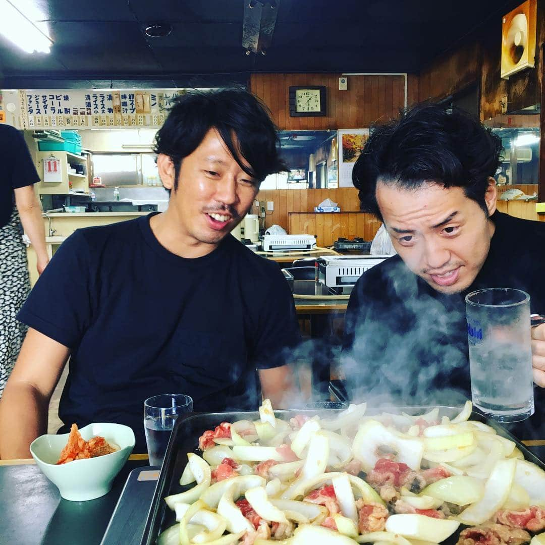 大宮エリーさんのインスタグラム写真 - (大宮エリーInstagram)「ハングアウトチーム来てくれた！ #大宮エリー #十和田市現代美術館 #バラ焼き」9月11日 13時36分 - ellie_omiya