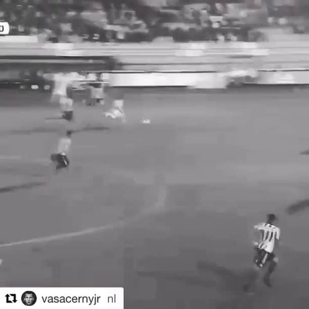 のインスタグラム：「#Repost @vasacernyjr ・・・ Goal of the month🏆⚽️! Thank you👌  #VČ17 // @ajaxvoetbal_ @richairozivkovic.fans //」