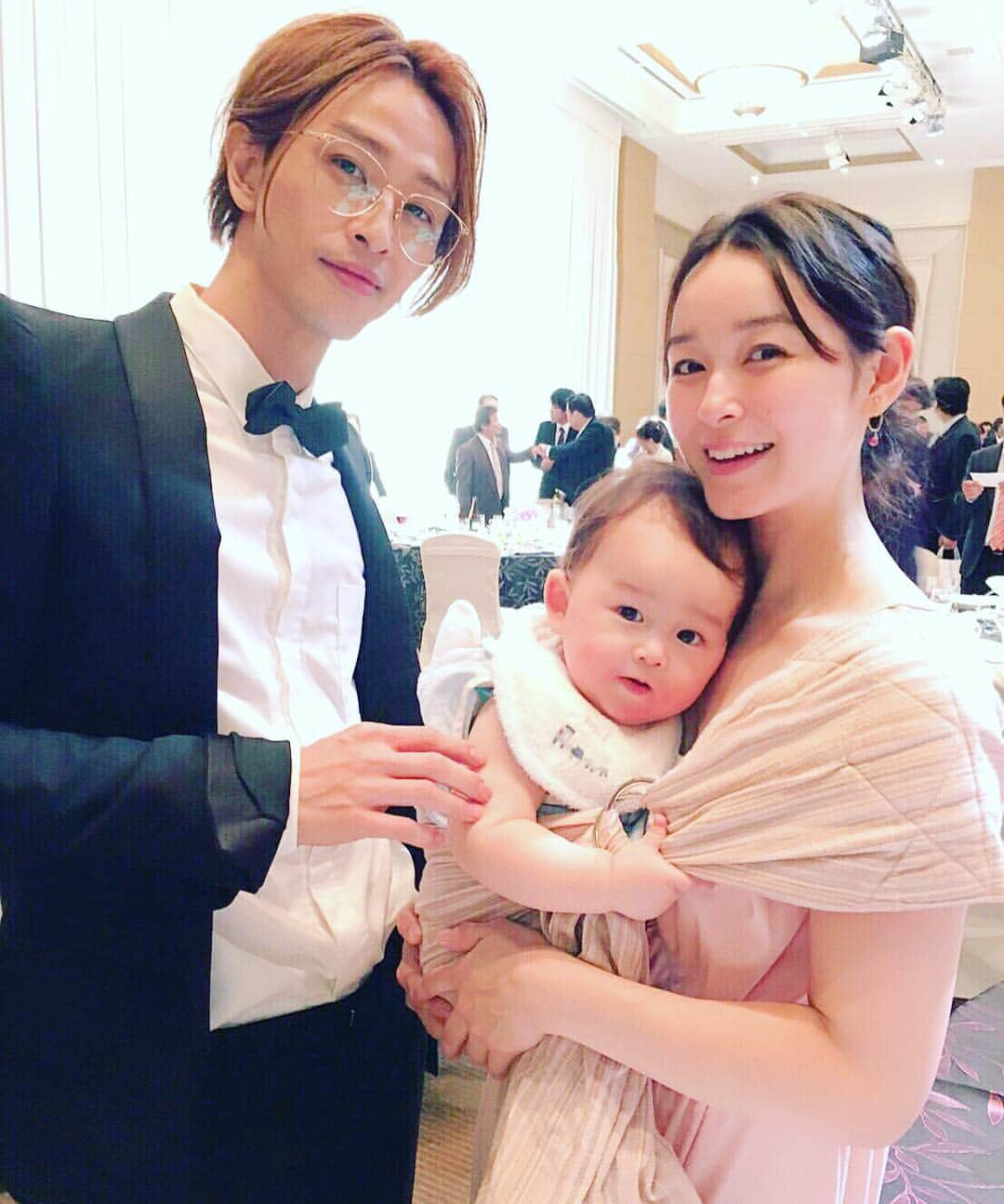 植野堀誠さんのインスタグラム写真 - (植野堀誠Instagram)「Wishing you both all the best on your special day and beyond! Congrats my friend and your new family. 今回は家族ぐるみで仲の良い幼少期からの親友の結婚式へ家族で出席してきた。 姉ちゃんと甥っ子と👶🏻 結婚式で久々に会った友達、ほぼみんな結婚してた。。そりゃそーだわなw 幸せ分けてもらいました♡」9月11日 16時58分 - makotouenobori