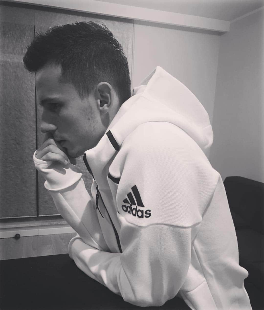 ラファウ・ヴォルスキのインスタグラム：「#findfocus #ZNE @adidas_pl @adidas」