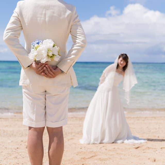 1000％WEDDING!さんのインスタグラム写真 - (1000％WEDDING!Instagram)「店長ブログ http://ameblo.jp/keikomiura1000wedding/entry-12199356341.html  #ドレス選び#富士山フォト#プロポーズ#記念日Aラインドレス#沖縄フォト#ビーチフォト#ハワイフォト」9月12日 21時43分 - 1000wedding_jp