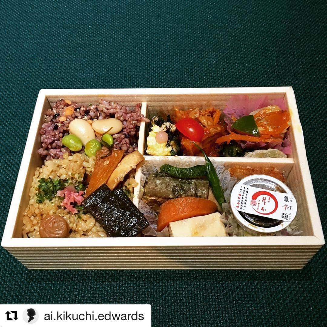 MICHIRUさんのインスタグラム写真 - (MICHIRUInstagram)「Love this bento box ✨✨✨✨✨ あんなにしっかり食べたのに。。。 もうお腹ぺこぺこです🍴 それだけ消化がいいのか私の燃費が悪いのか？？ #亀戸升本 #Repost @ai.kikuchi.edwards with @repostapp ・・・ 亀戸升本の和生食お弁当。今夜の長い撮影に備えて。 #bentobox #macrobiotic #healthlife #beautyfood」9月12日 22時52分 - barbiemichiru