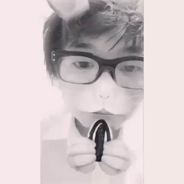 菅野祐悟のインスタグラム：「#snow #appli snowだとおっさんでもかわいくなるぞ  #流行 に #便乗」