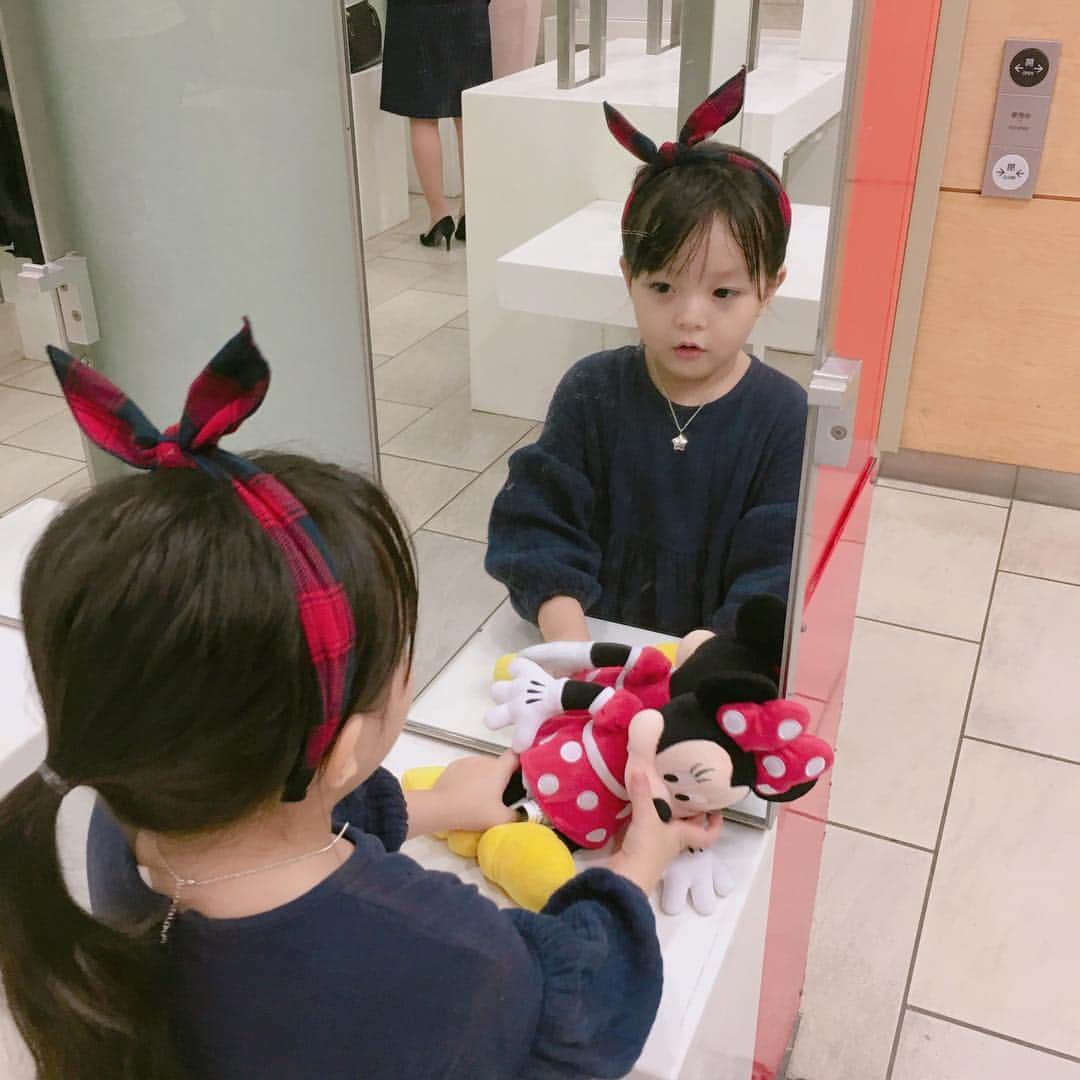 ジェウンさんのインスタグラム写真 - (ジェウンInstagram)「# 밤새 걱정이돼서 자다깼다.. 여진이 계속됐던것 같은데, 더 큰 지진이 올수도있단 기사보니 불안하기만하네요😢 지진 대비가 전혀 안돼있는 나라이니만큼 스스로가 지진에대해 자각하고 여러 상황을 대비해 준비를 해야할것같아요 더큰 피해를 불러오지않게.. 무엇보다 침착하는게 중요하다곤 하지만 실제상황에 과연 얼마나 많은사람들이 침착할수있을까요.. 아무쪼록 앞으로도 더큰 피해가 없기를..🙏🏻 . . #잰 #재은#여섯살#지진피해#더이상없기를 please #prayforkorea」9月13日 8時03分 - jaen_mom