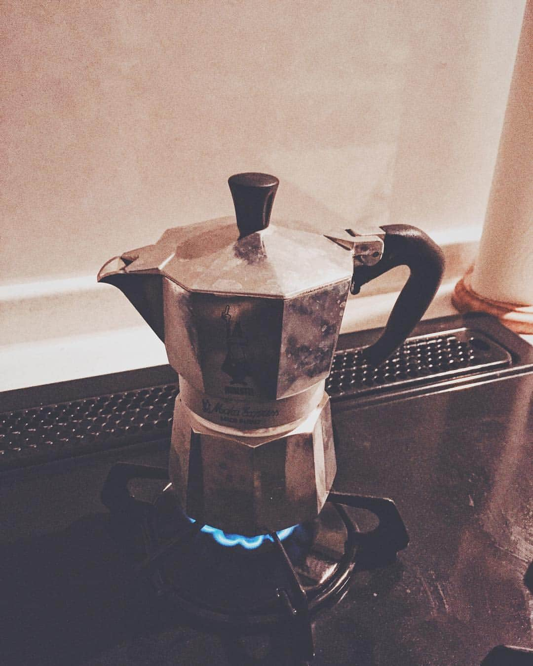 梅本祐紀さんのインスタグラム写真 - (梅本祐紀Instagram)「雨でどんよりな朝は気分を変えて☕️ ・ ・ #goodmorning #gm #breakfast #macchinetta #bialetti  #espresso #cafe #おはよう #朝食 #e朝 #マキネッタ #ビアレッティ #エスプレッソ #カフェ」9月13日 9時34分 - yuki_umemoto