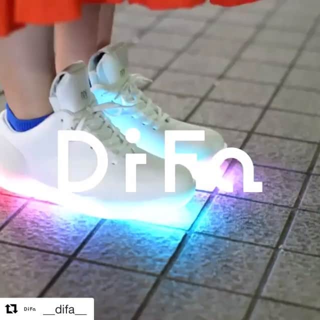 のインスタグラム：「#Repost @__difa__ with @repostapp ・・・ 音と光を纏うシューズOrphe×クリエイターコラボムービー！ トラック違いの2バージョン。音だけじゃなくて映像もちょっとずつ違います。どちらが好みでしょうか？ --step out into the night ver.-- もう1本はコチラ👇 http://www.difa.me/style/orphe-collaboration  #Orphe #fashiontech #digital #fashion #DiFa #shoes . . DMM.make AKIBA発のスタートアップ企業、no new folk studioの開発したスマートフットウェア『Orphe（オルフェ）』。 #Orphe はDMMでも販売中！ご購入はトップページのリンク（dmm.com/3333）▶「no new folk studio」で検索 #オルフェ #Sneaker #スニーカー #光るスニーカー #DMMcom #DMMmake #DMMmakeAKIBA #LED #Bluetooth #nonewfolkstudio #nnf #japan #tokyo #東京 #akihabara #秋葉原」