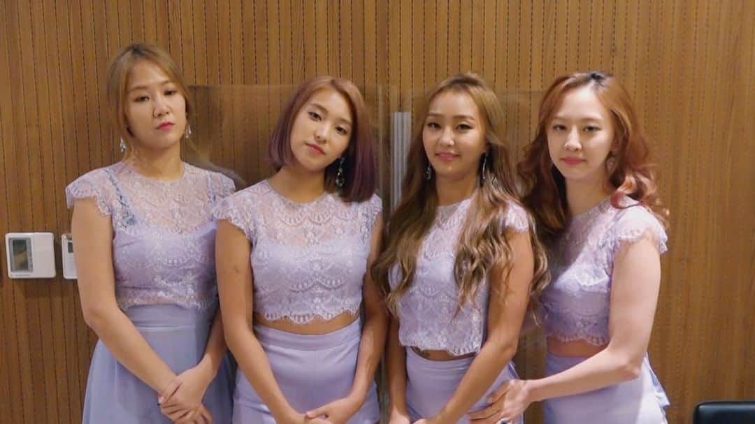 SISTERのインスタグラム：「[#SISTAR] #씨스타 가 보내드리는 추석 영상 메세지!💌💕 씨스타와 함께 풍성하고 행복한 한가위 되세요! 🙌👍🤗」