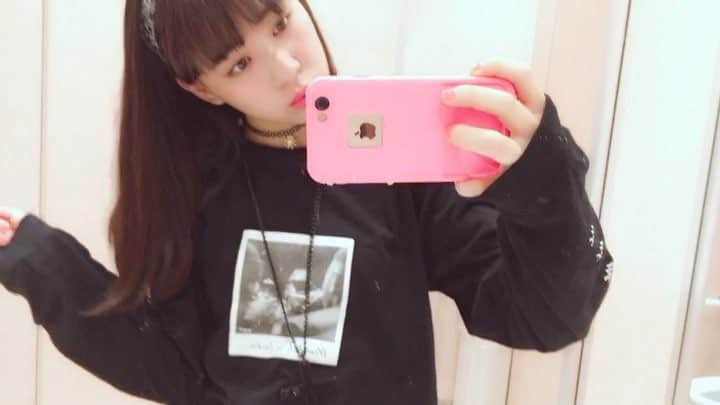 東理紗のインスタグラム：「写真だと思ったら動画だった時の切り替えがすげえ早くなってる私🎥」