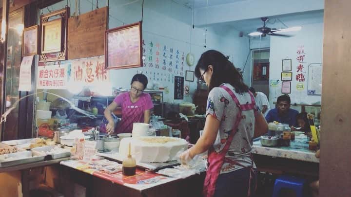 草野美木のインスタグラム：「一体何を作ってるんだろう…🐟 I wonder what they're cooking」