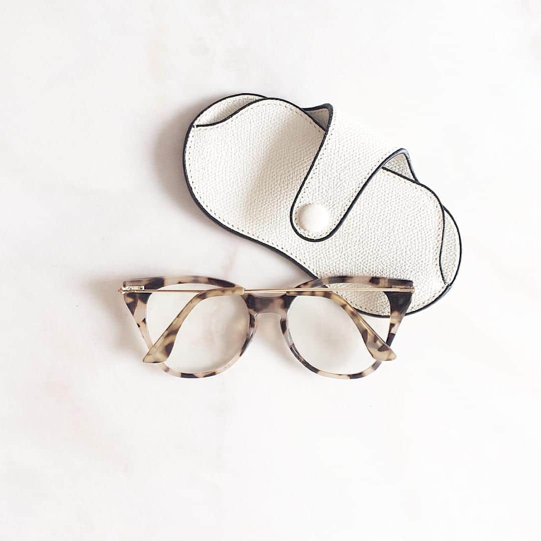 Michikoさんのインスタグラム写真 - (MichikoInstagram)「* ZARAで見つけたメガネ♡ 色味に一目惚れ。 スーパープチプラ✌️ * #zara #valextra #ザラ #ヴァレクストラ #プチプラ #メガネ #メガネケース #伊達眼鏡 #眼鏡 #glasses #sunglasses #eyewear #アイウェア」9月16日 12時47分 - michiko.jp