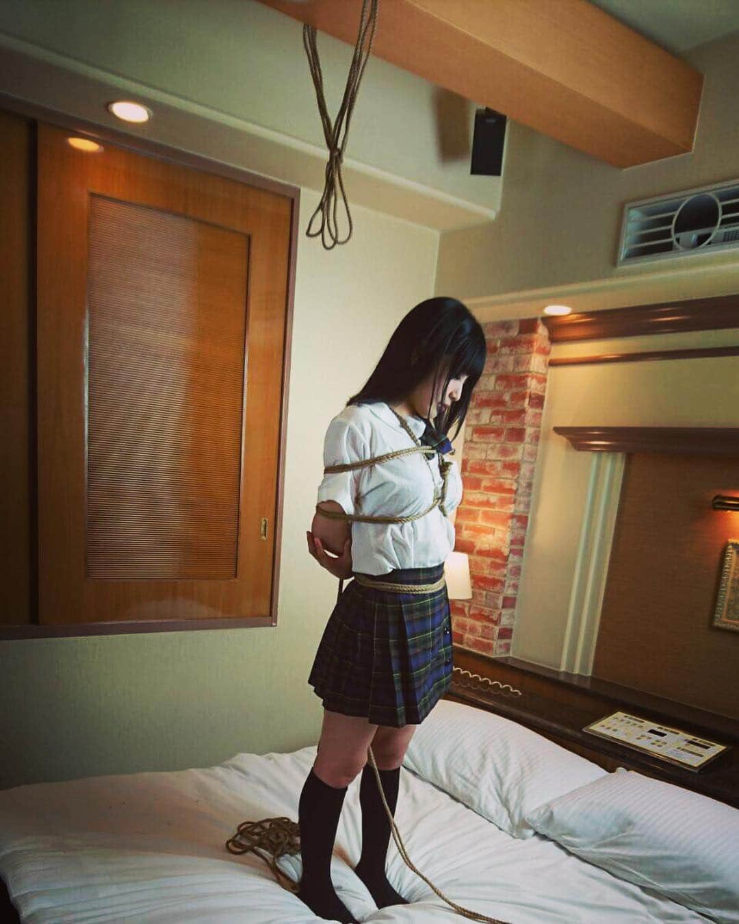 新村あかりのインスタグラム：「もうじき吊られちゃう♡」