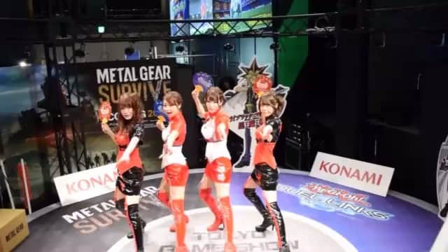 のインスタグラム：「仲良しKONAMIブース😇❤️️ 東京ゲームショウ2016コナミブースではこんなことも出来ますー😇✨ 写真と動画プレゼントなので思い出になりますよ🙌🏻❤️️ : #gameshow #tokyo #japan #東京ゲームショウ #ゲームショウ #KONAMI #コナミ #model」