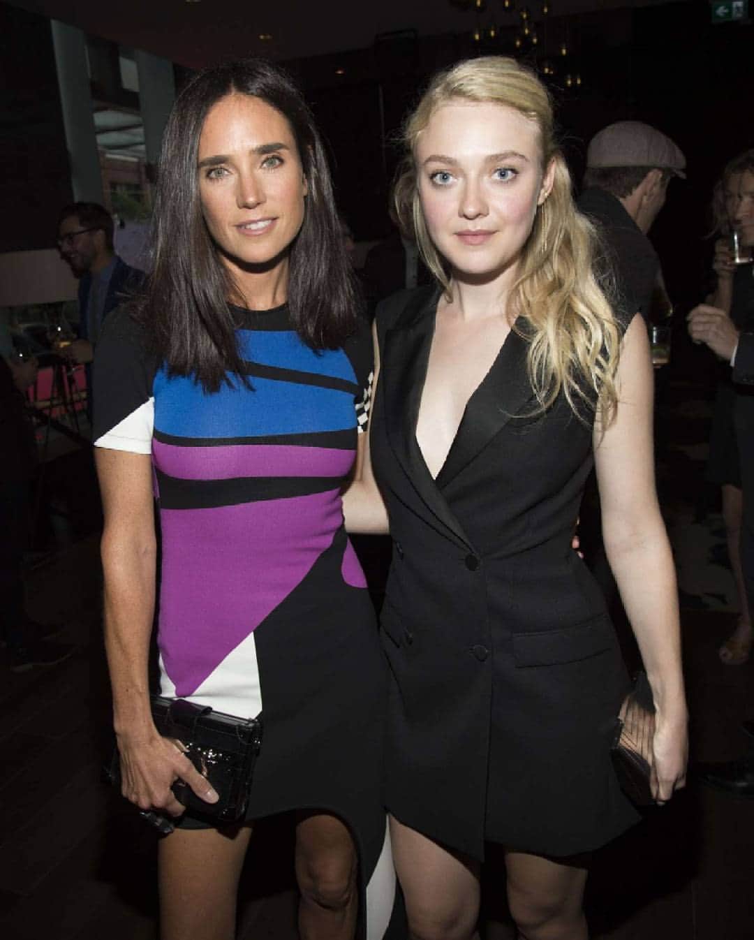 ジェニファー・コネリーのインスタグラム：「Jennifer Connelly and Dakota Fanning (9/10/16) #jenniferconnelly #dakotafanning #americanpastoral」
