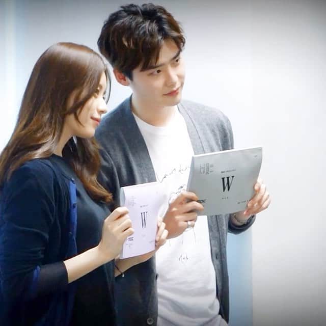 ハン・ヒョジュさんのインスタグラム写真 - (ハン・ヒョジュInstagram)「let's go back to when they first met. when they were once a stranger.」9月18日 0時37分 - hanhyojooworld