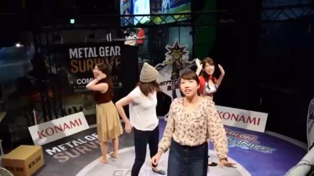 のインスタグラム：「今日は地元の友達が東京ゲームショウに遊びに来てくれたよ🙌🏻❤️️ 休憩時間KONAMIブースで遊んでもらった🐰🐰🐰🐰 #コンパニオン #tgs #TGS2016 #KONAMI #コナミ #movie #instagood #happy」