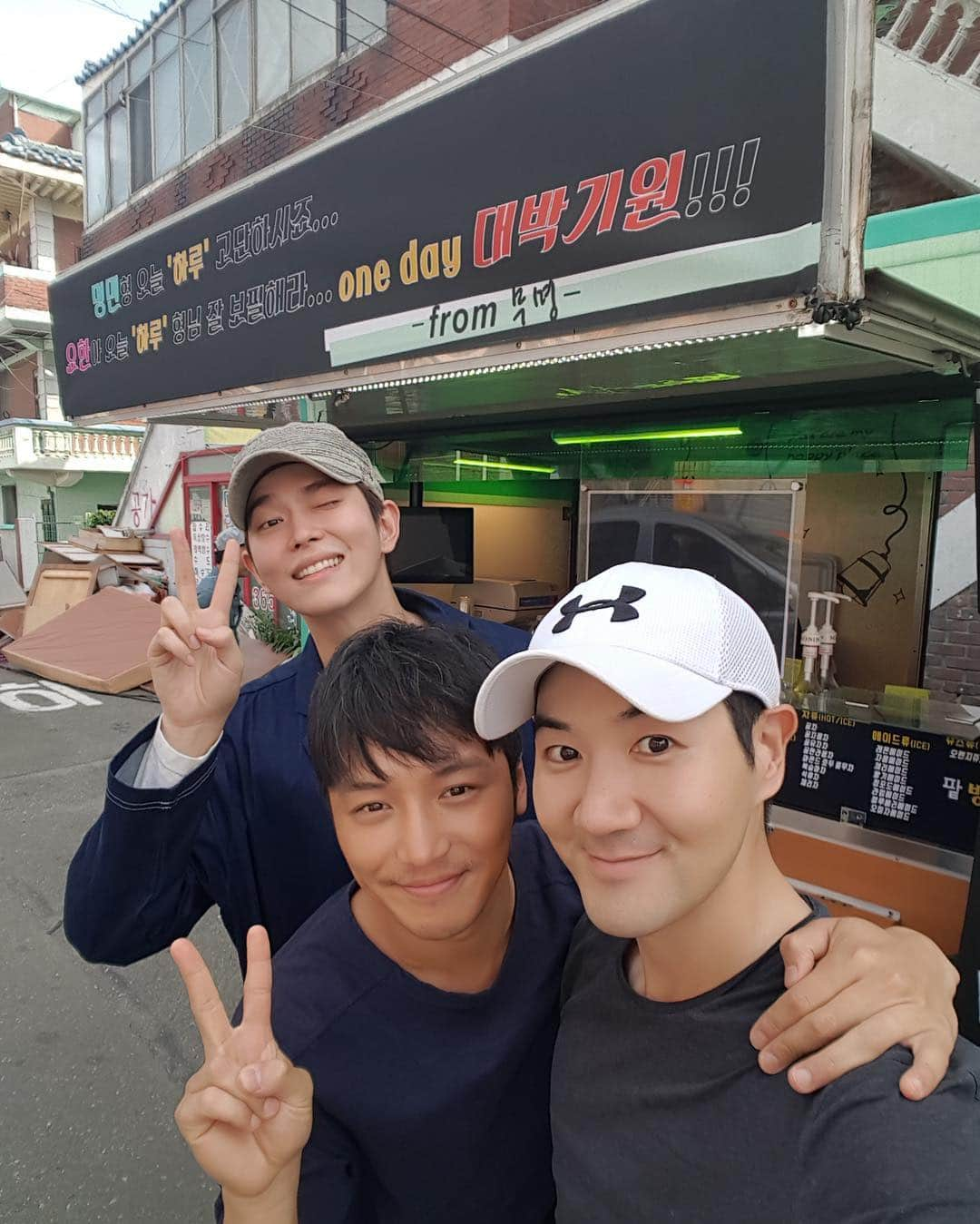 ユン・ギュンサンさんのインスタグラム写真 - (ユン・ギュンサンInstagram)「옳다 우리의 회동! #상지니형 #요하니형 #귱상 #하루 화이팅!!」9月18日 15時26分 - yunkyunsang